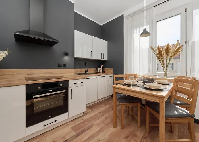 Norwida Apartment With Balcony Downtown Wroclaw By Noclegi Renters